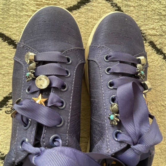 Sam Edelman satin charm sneakers - Picture 2 of 4